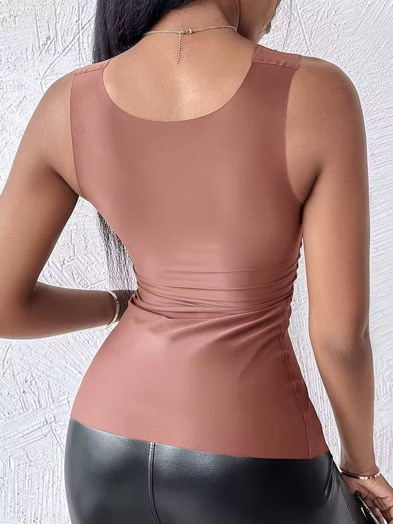 Milan négyszögletes nyakkivágással