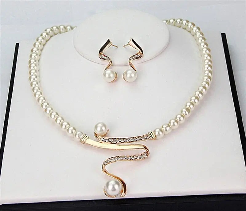 PEARLESQUE | Natural Pearl Necklace Earring Set