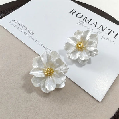 PRELUDE | White Chic Earrings