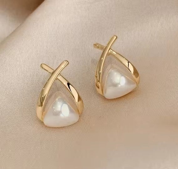 AMBERLY | Triangle Earrings
