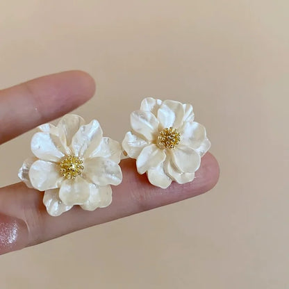 PRELUDE | White Chic Earrings