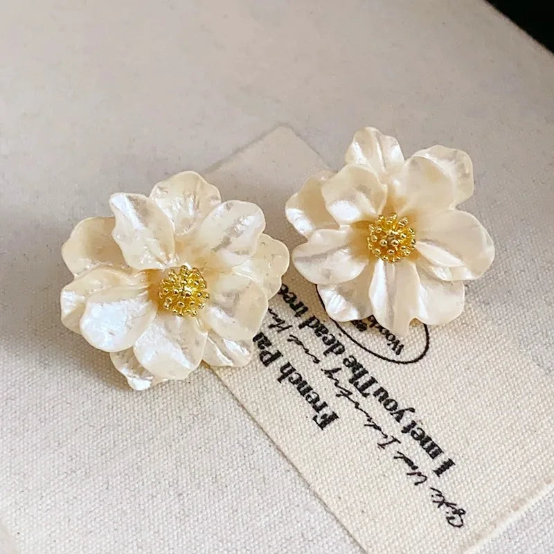 PRELUDE | White Chic Earrings