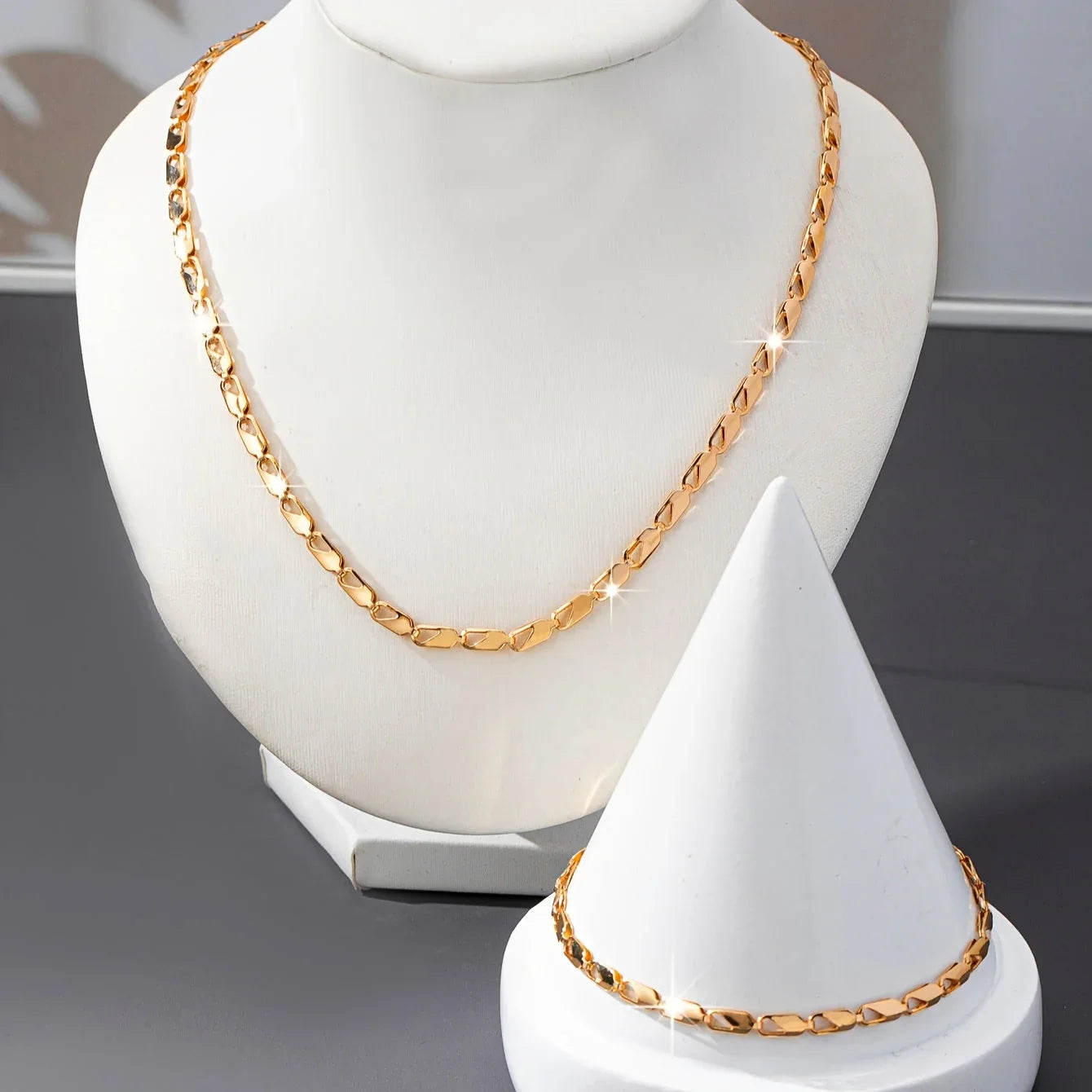 DAMASKA | Gold Elegant Bracelet