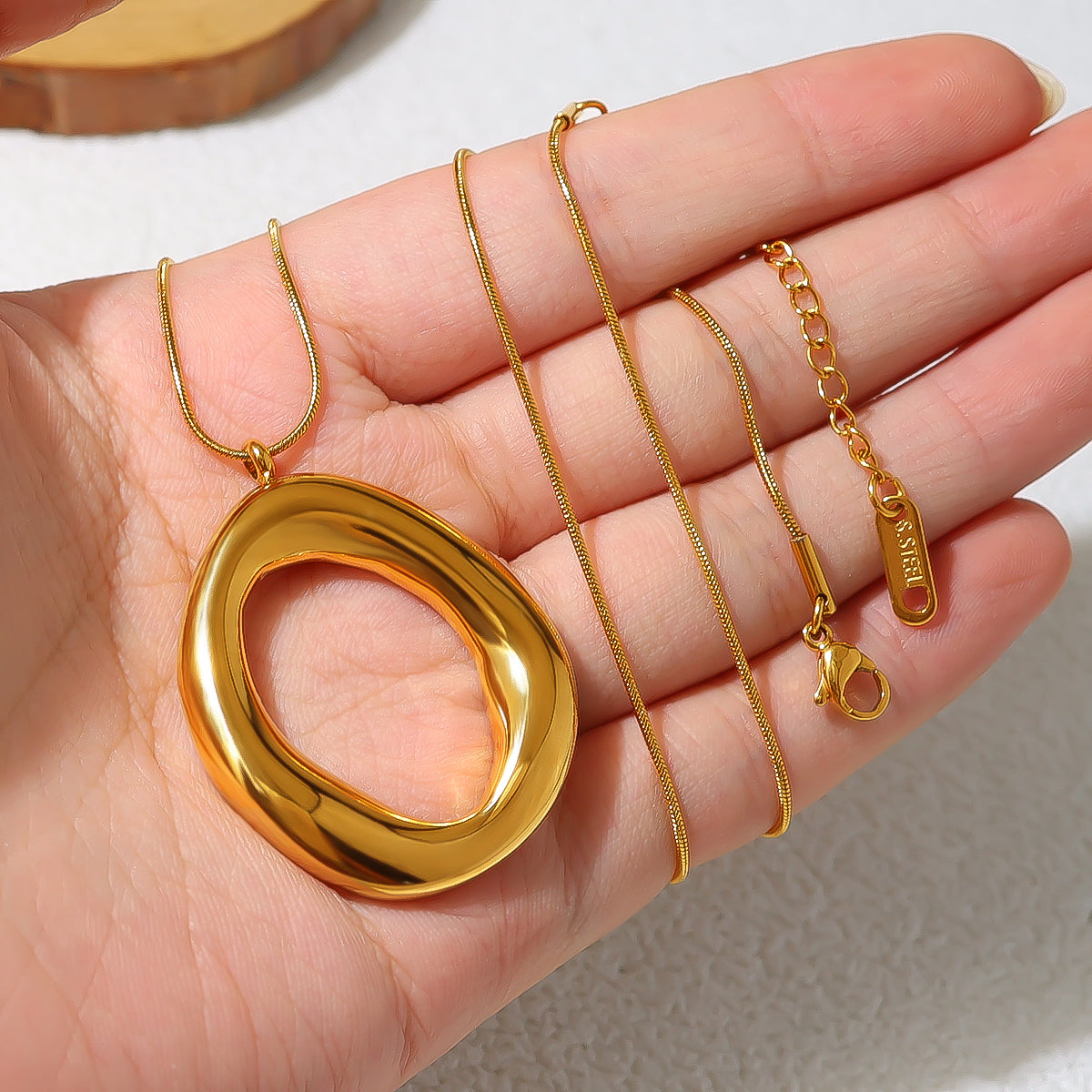 ELLIPSE | Gold Oval Necklace