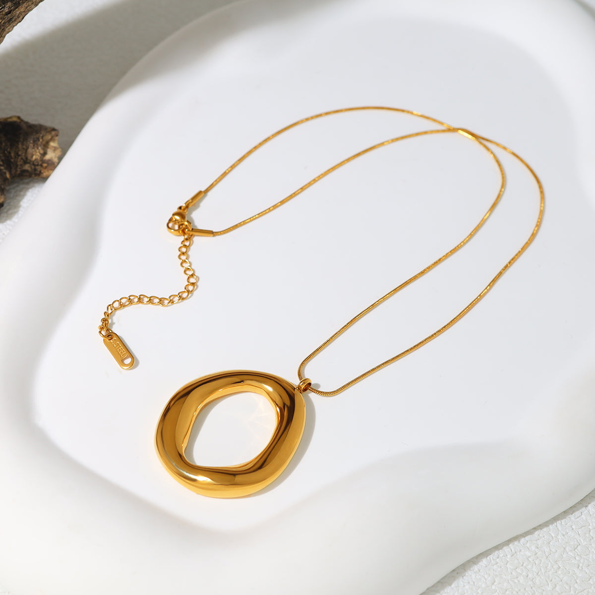 ELLIPSE | Gold Oval Necklace