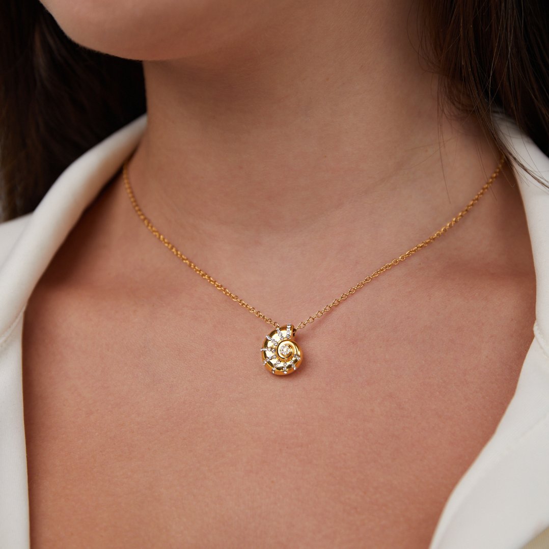 SHELL | Crystal Seashell Pendant Necklace